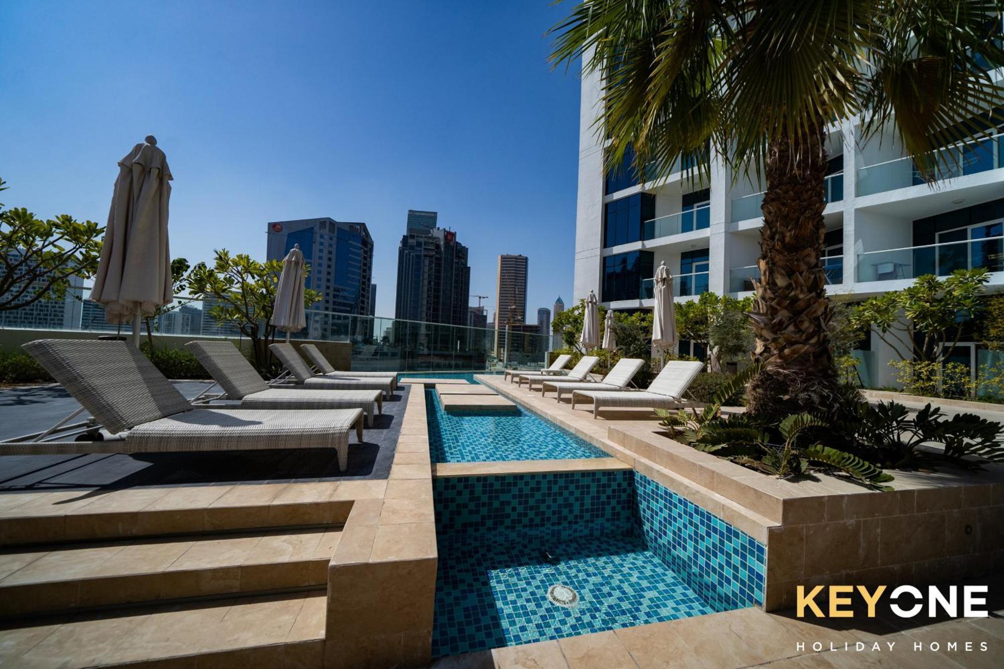 Sleek Studio In Prive With Stunning Canal View Dubai Dış mekan fotoğraf
