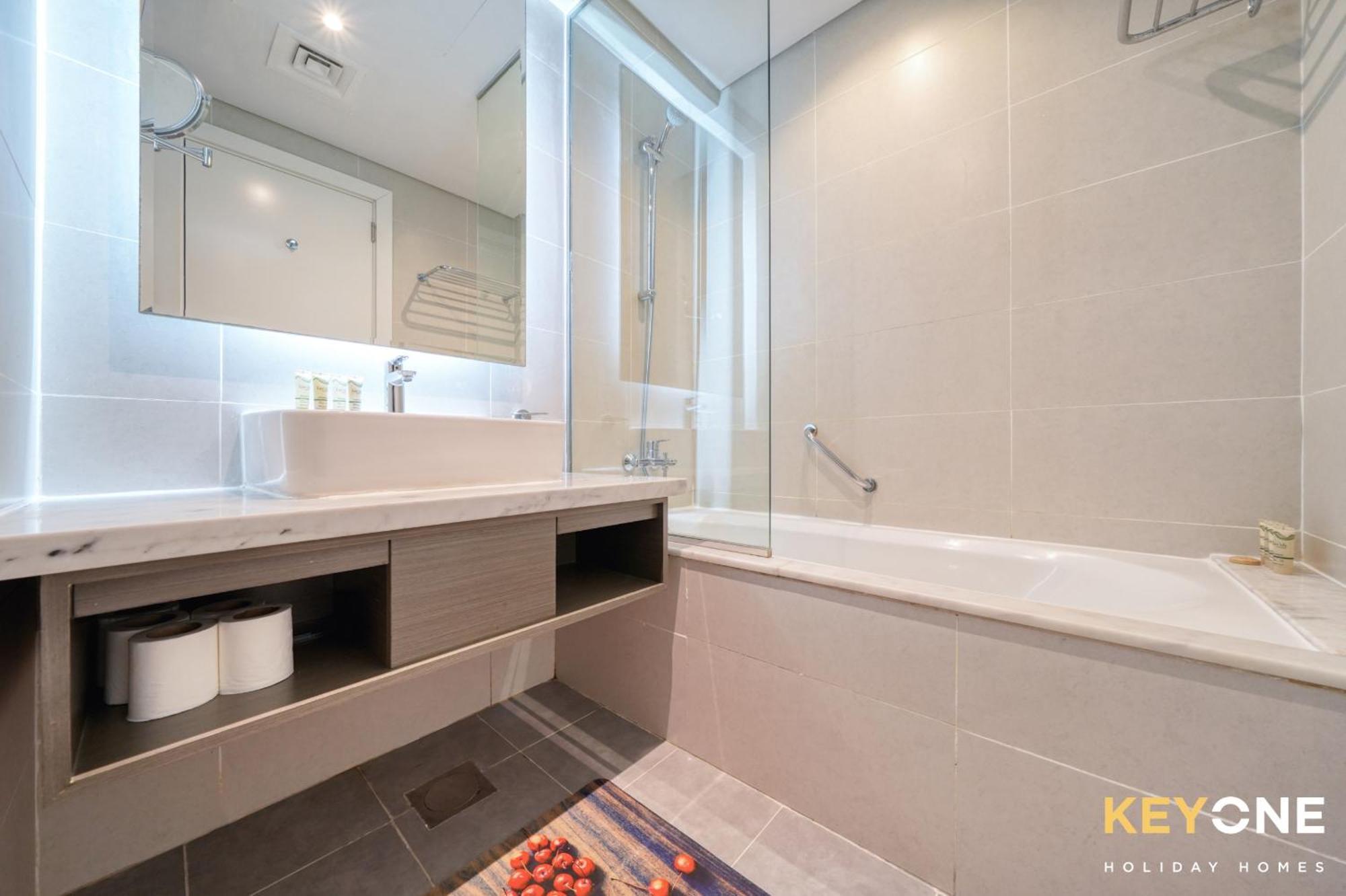 Sleek Studio In Prive With Stunning Canal View Dubai Dış mekan fotoğraf