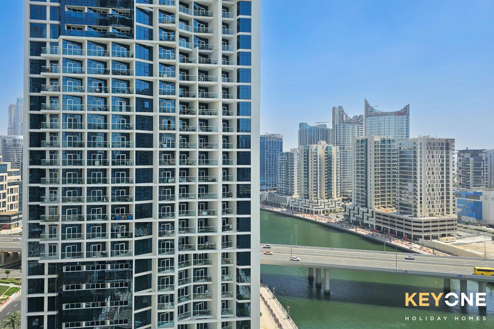 Sleek Studio In Prive With Stunning Canal View Dubai Dış mekan fotoğraf