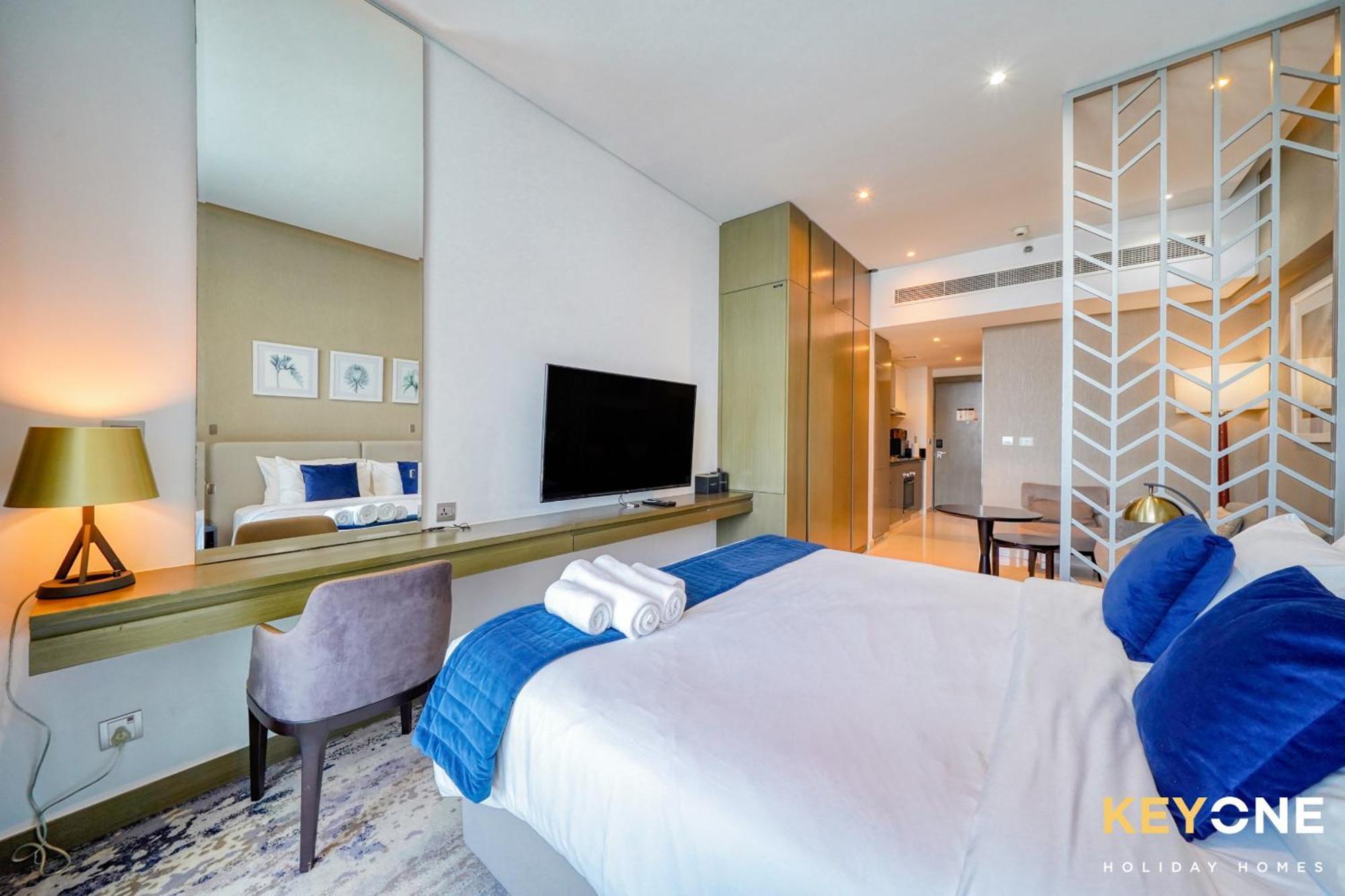Sleek Studio In Prive With Stunning Canal View Dubai Dış mekan fotoğraf